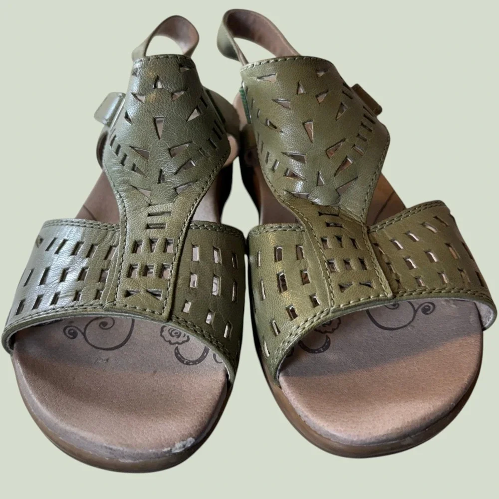 Bare Traps Jordy 6W Olive Green Cutout Leather Slingback Sandals Beach Camp Boho